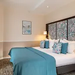 Park Lane Hotel